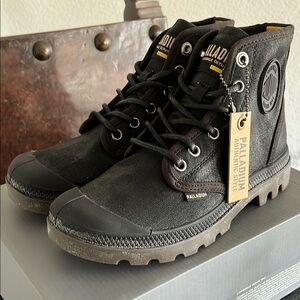 Palladium Black High-Top Boots Rugged Military-Inspired